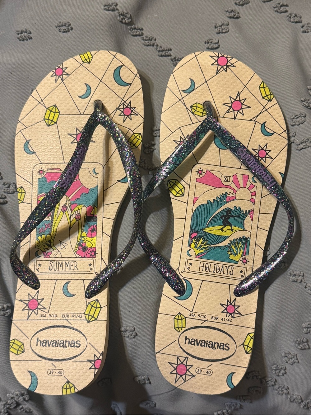 Havaianas Cream Flip Flops with Glittery Black Straps and Colorful Summer Print